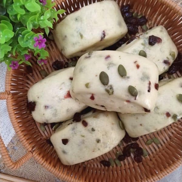 3️⃣ Clean Carbo Cranberry Pumpkin Seed handmade Mantou 4pcs