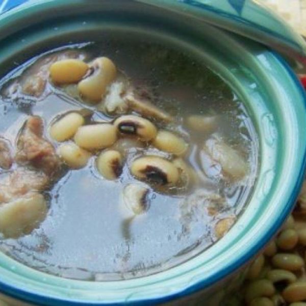 1️⃣ Black Eye Pea Peanut Chic Soup